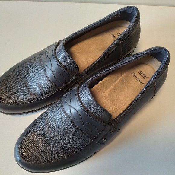 Navy loafers, size 7W - Picture 3 of 8